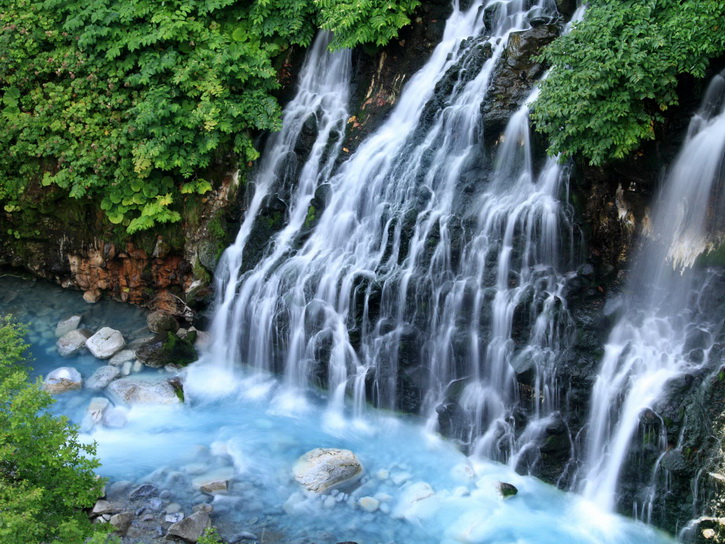 6.Shirahige Waterfall and Blue River